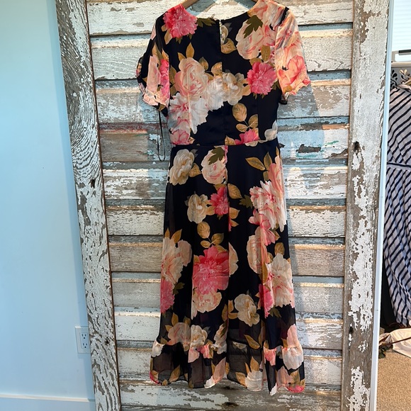 Flouncy floral dress - Picture 2 of 2